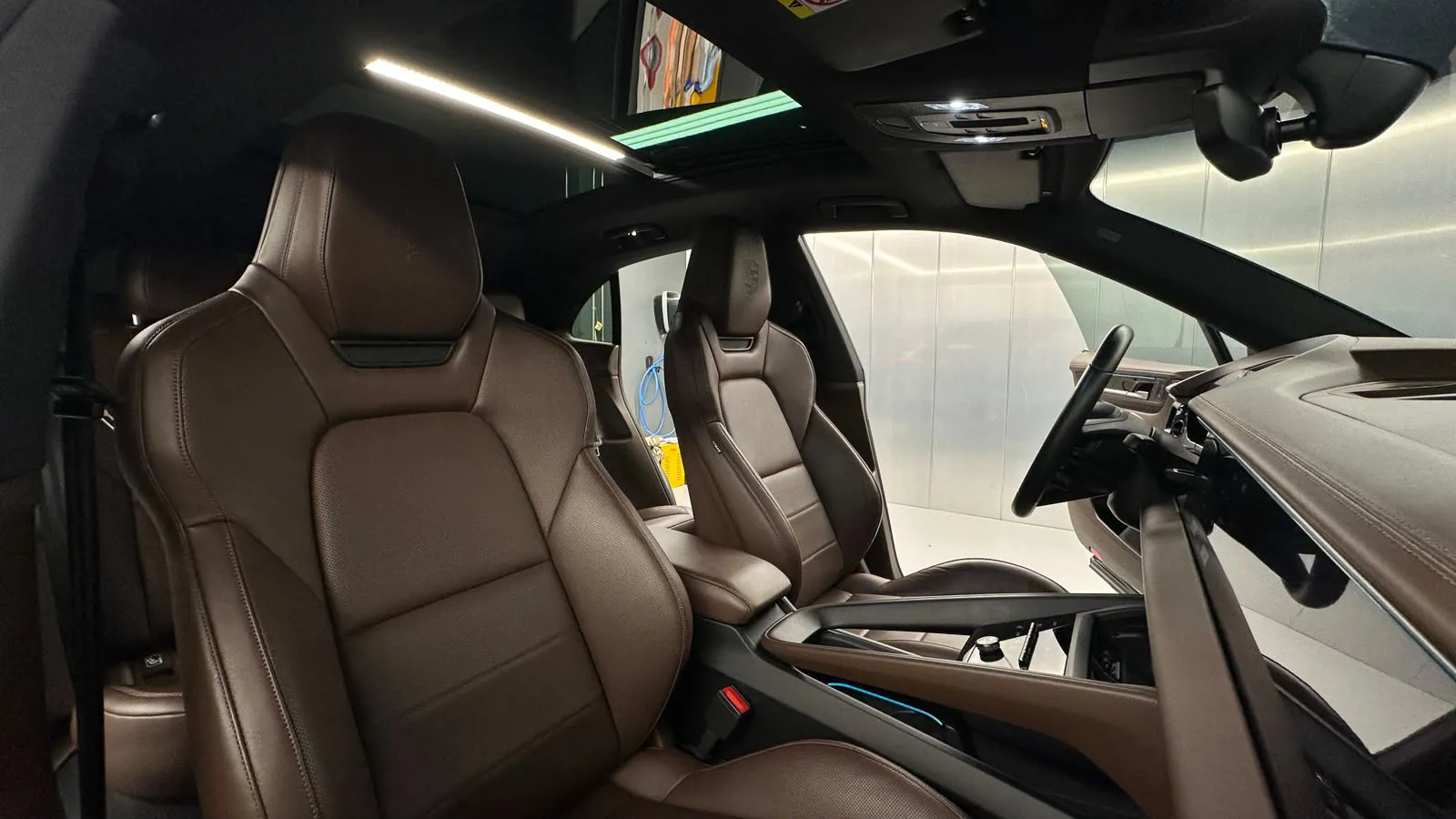 Porsche  MACAN 4