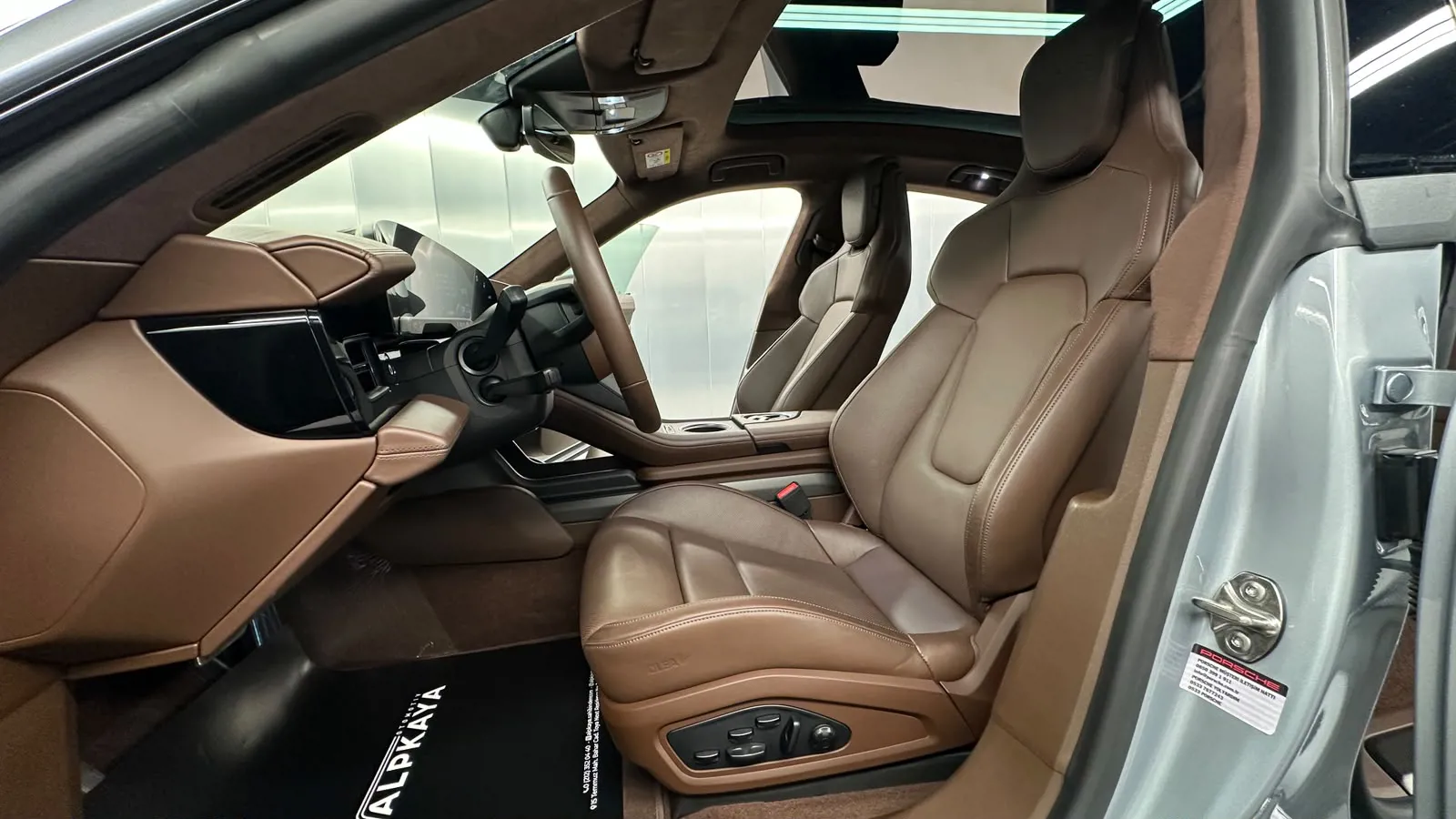 Porsche TAYCAN TURBO S 
