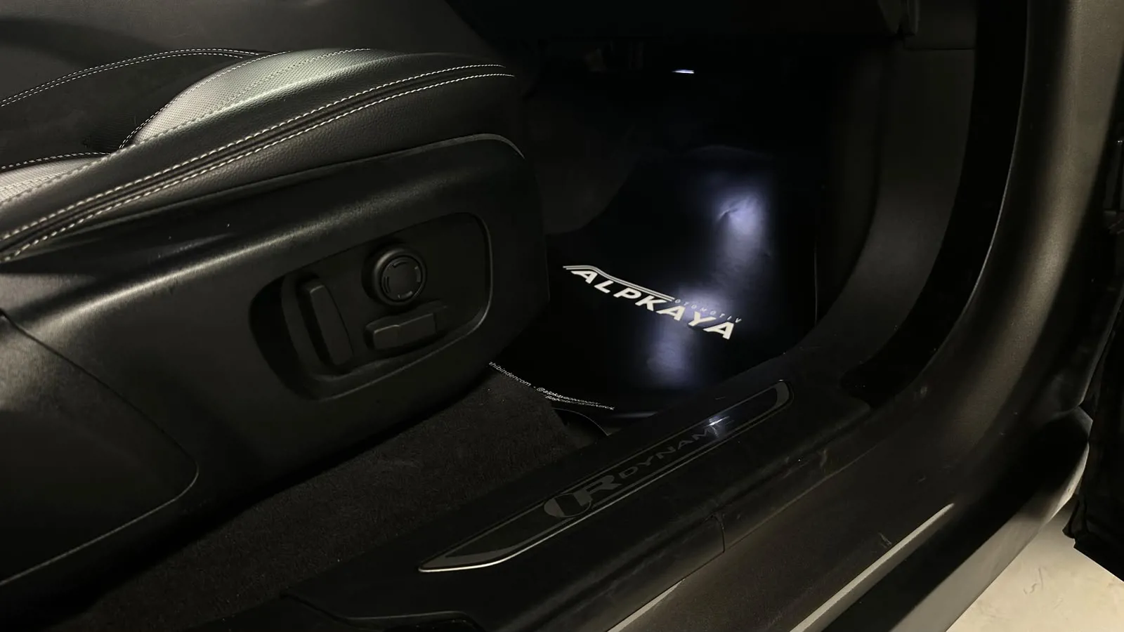 Rover VELAR 2.0 TD4 R-DYNAMIC S 