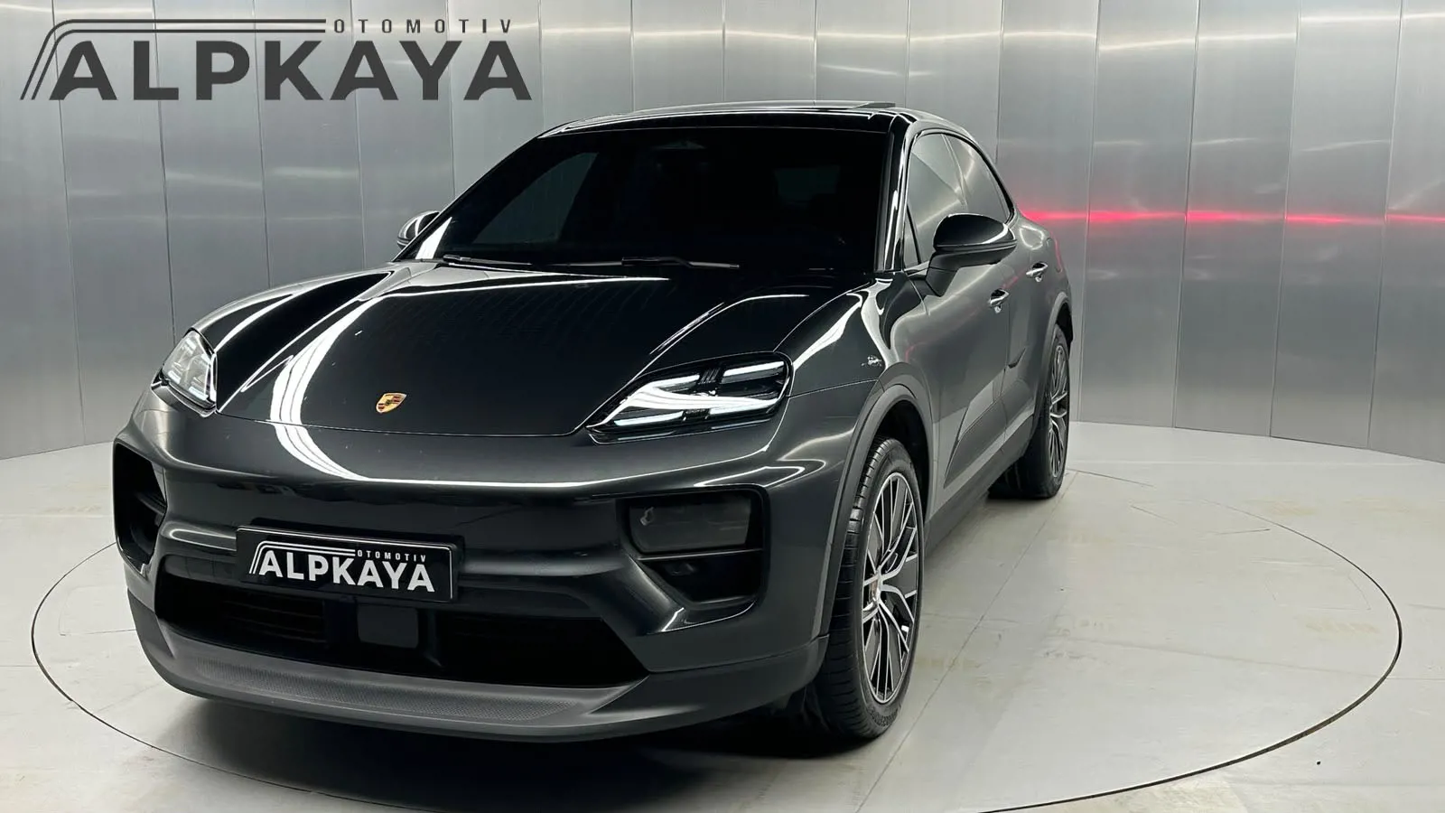 Porsche  MACAN 4