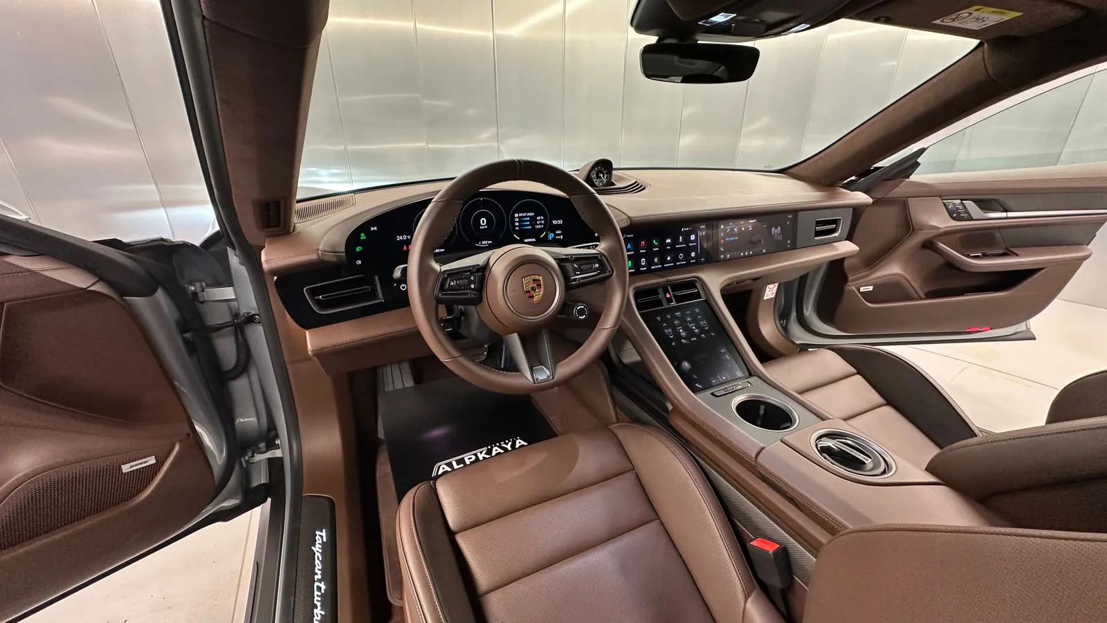Porsche TAYCAN TURBO S 