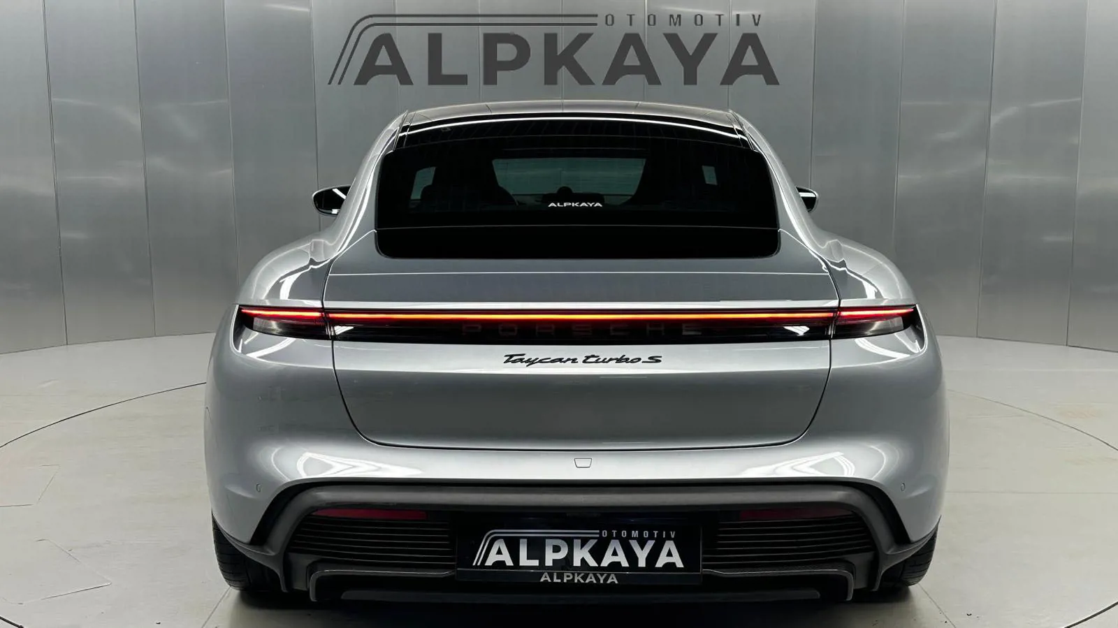 Porsche TAYCAN TURBO S 