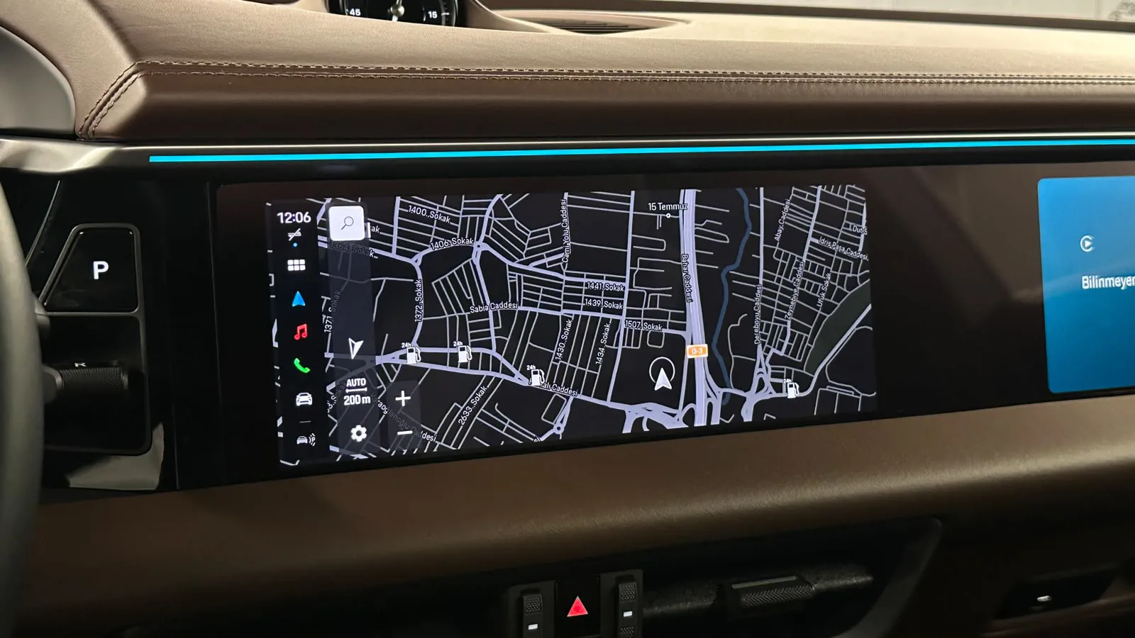 Porsche  MACAN 4