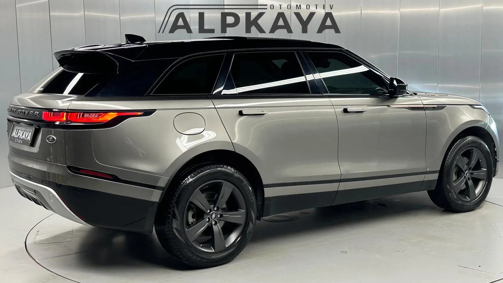Rover VELAR 2.0 TD4 R-DYNAMIC S 
