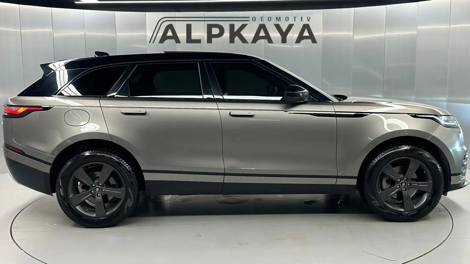 Rover VELAR 2.0 TD4 R-DYNAMIC S 