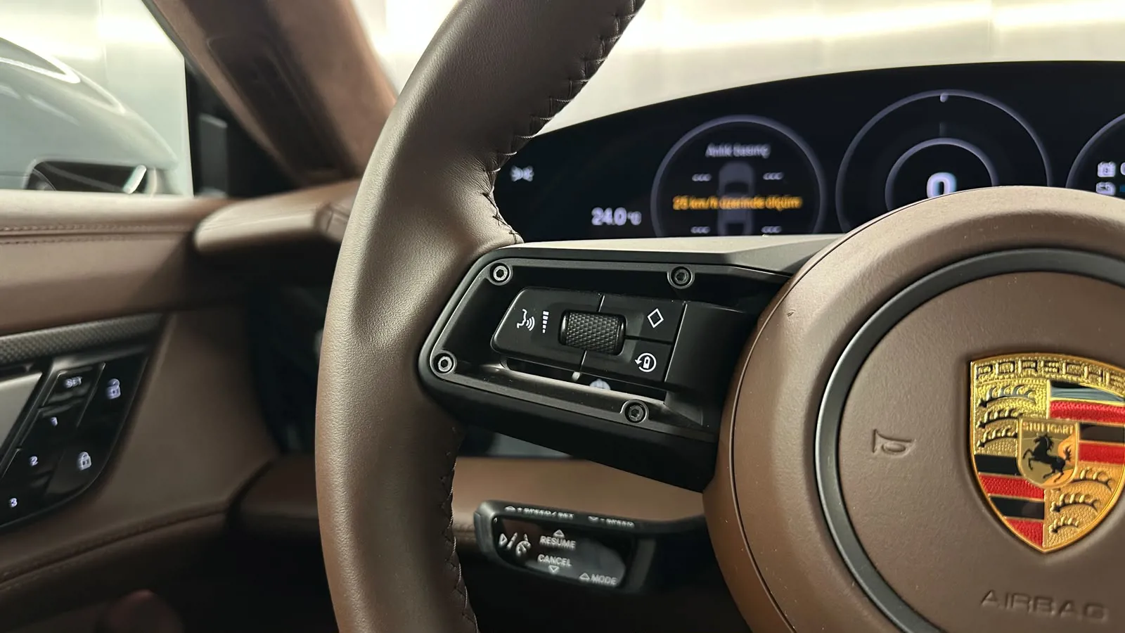 Porsche TAYCAN TURBO S 