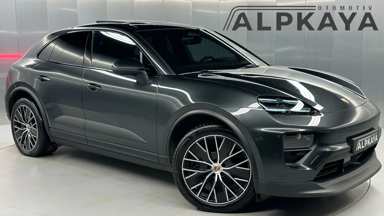 Porsche  MACAN 4