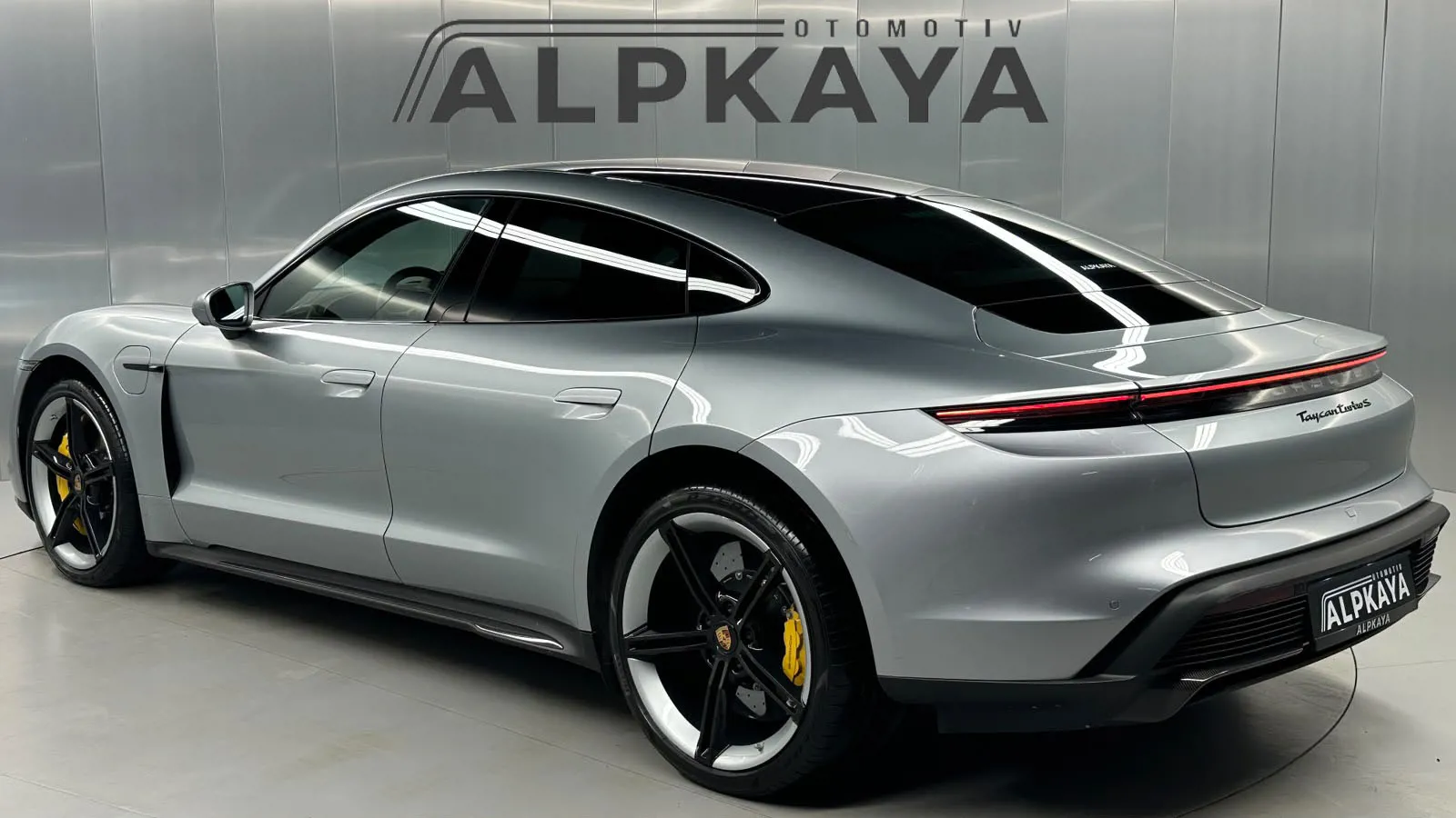Porsche TAYCAN TURBO S 